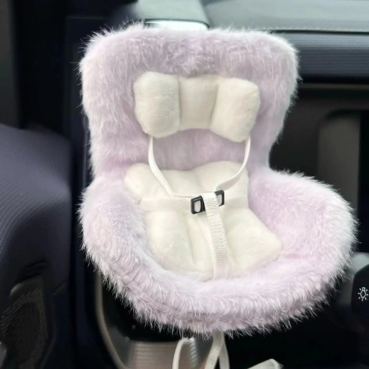 Mini Car Seat for Labubu Dolls – 17cm Safety Chair Plush Car Decor
