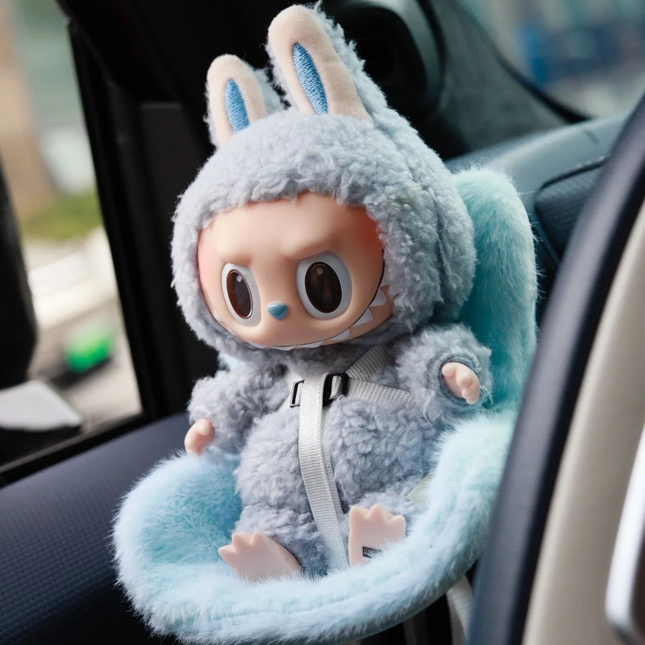 Mini Car Seat for Labubu Dolls – 17cm Safety Chair Plush Car Decor